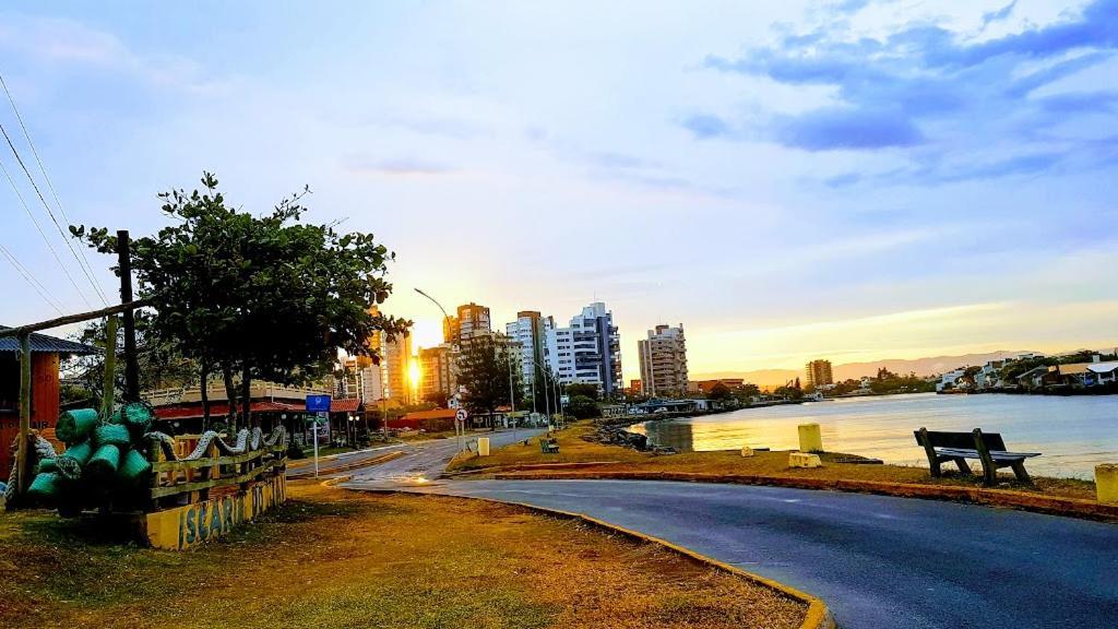 Casa De 2 Quartos Com 2 Ares-Condicionados Em Torres-Rs - Na Mais Bela Praia Gaucha - Cozinha - Banheiro - Tv Smart 32 E Wi-Fi - Estacionamento - Anfitria Superhost No Bnb 빌라 외부 사진