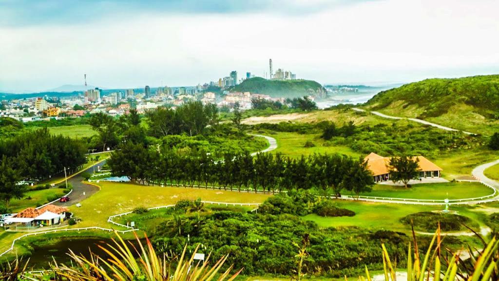 Casa De 2 Quartos Com 2 Ares-Condicionados Em Torres-Rs - Na Mais Bela Praia Gaucha - Cozinha - Banheiro - Tv Smart 32 E Wi-Fi - Estacionamento - Anfitria Superhost No Bnb 빌라 외부 사진